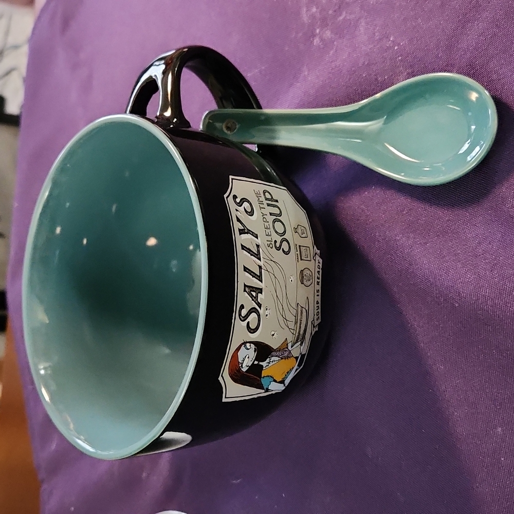 DISNEYNBC NIGHTMARE BEFORE CHRISTMAS SALLY MUG AND SPOON SET FROM HOT TOPIC. NWT
